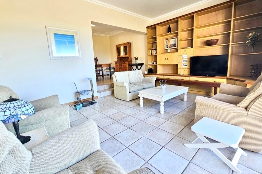 6 Bedroom Property for Sale in Paradise Beach Eastern Cape